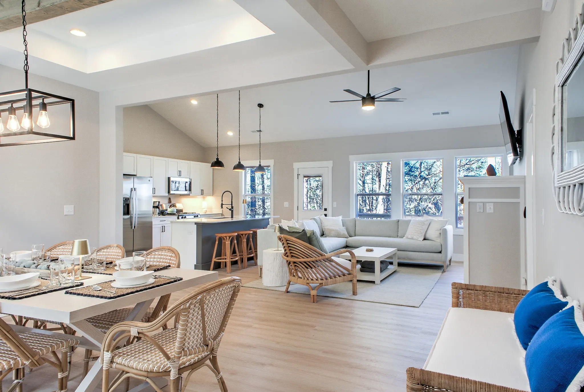 Open dining, kitchen, and living spaces at Oceans of Evergreen